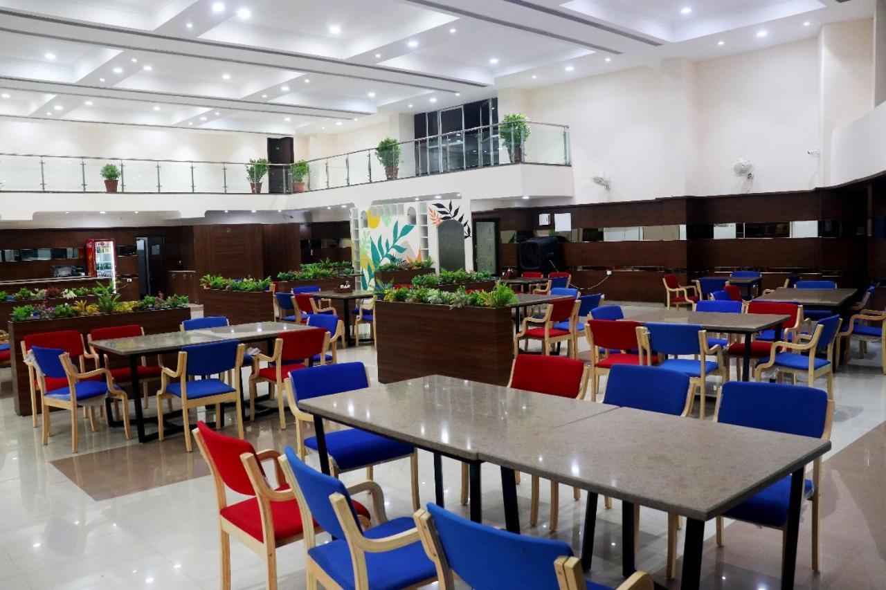 The Richi Rich Hotel And Resort Indore Eksteriør billede