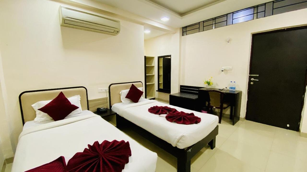 The Richi Rich Hotel And Resort Indore Eksteriør billede