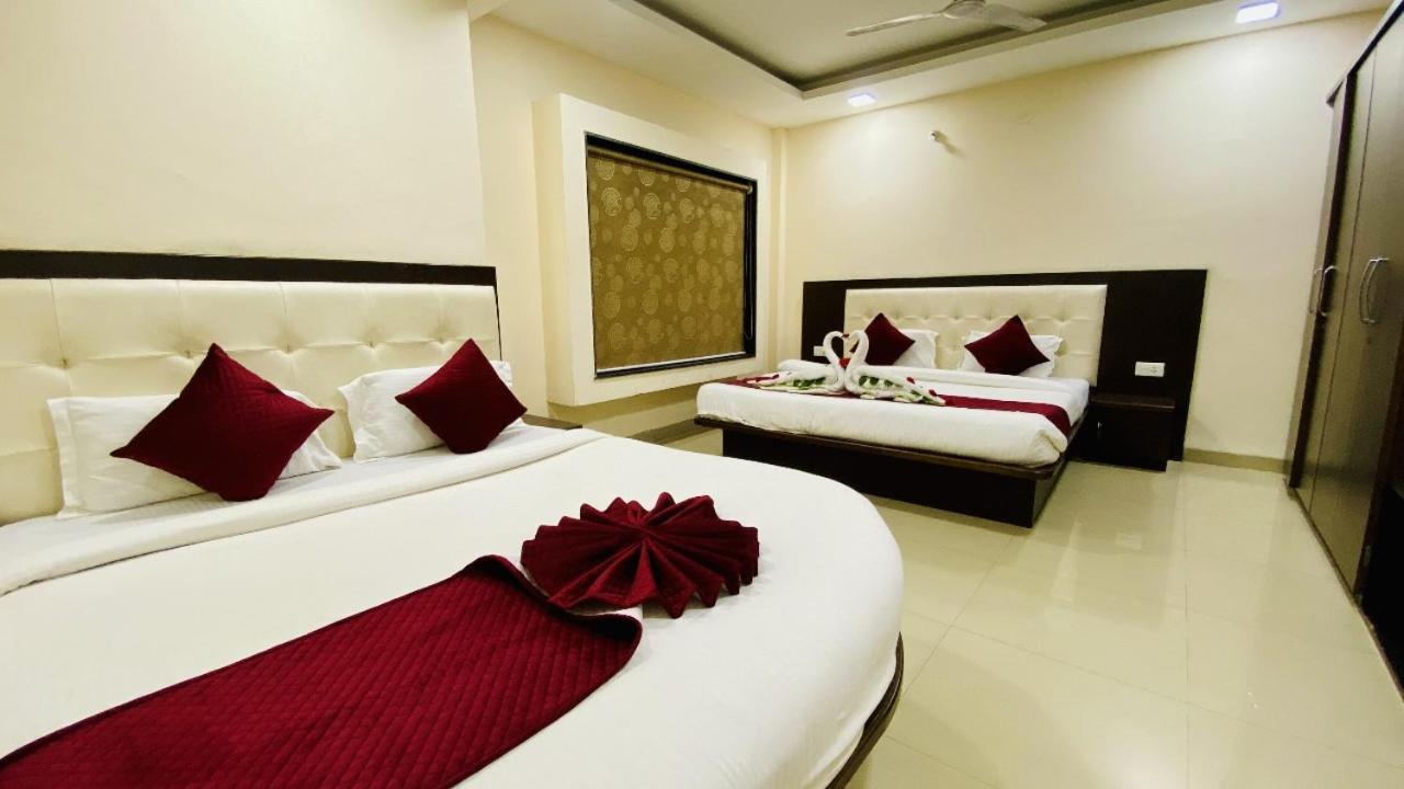 The Richi Rich Hotel And Resort Indore Eksteriør billede