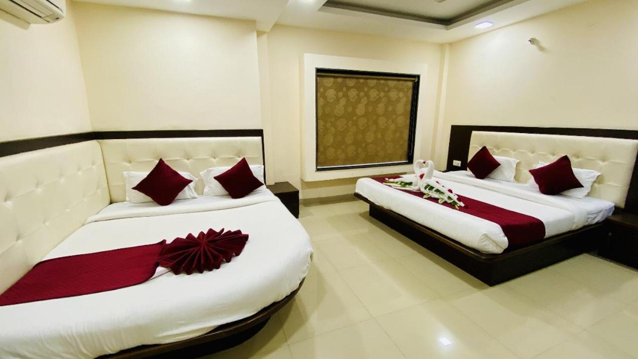 The Richi Rich Hotel And Resort Indore Eksteriør billede