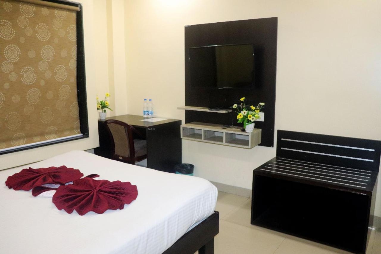 The Richi Rich Hotel And Resort Indore Eksteriør billede