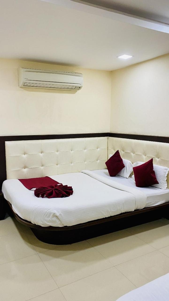 The Richi Rich Hotel And Resort Indore Eksteriør billede